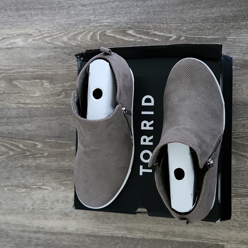 Torrid Wedges